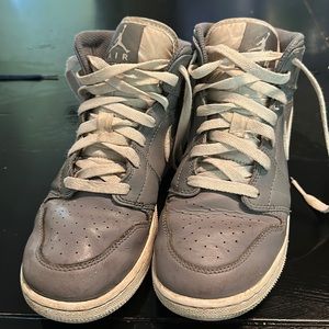 youth 6.5 grey & white hightop sneaker in great condition make an offer